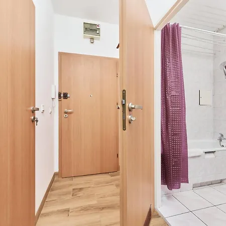 Legnicka By Renters Апартаменти