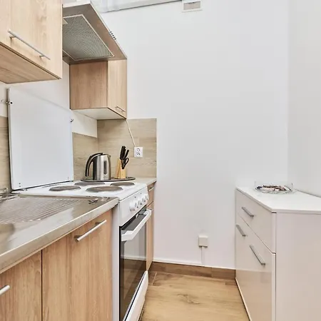 Legnicka By Renters شقة